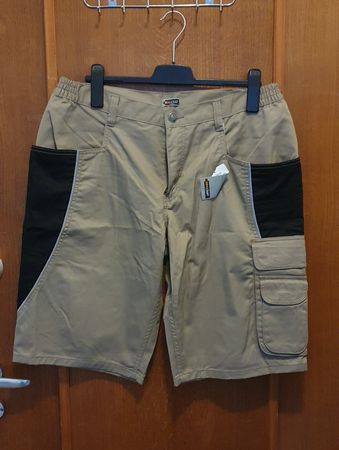 Short de travail neufs avec étiquette taille 56